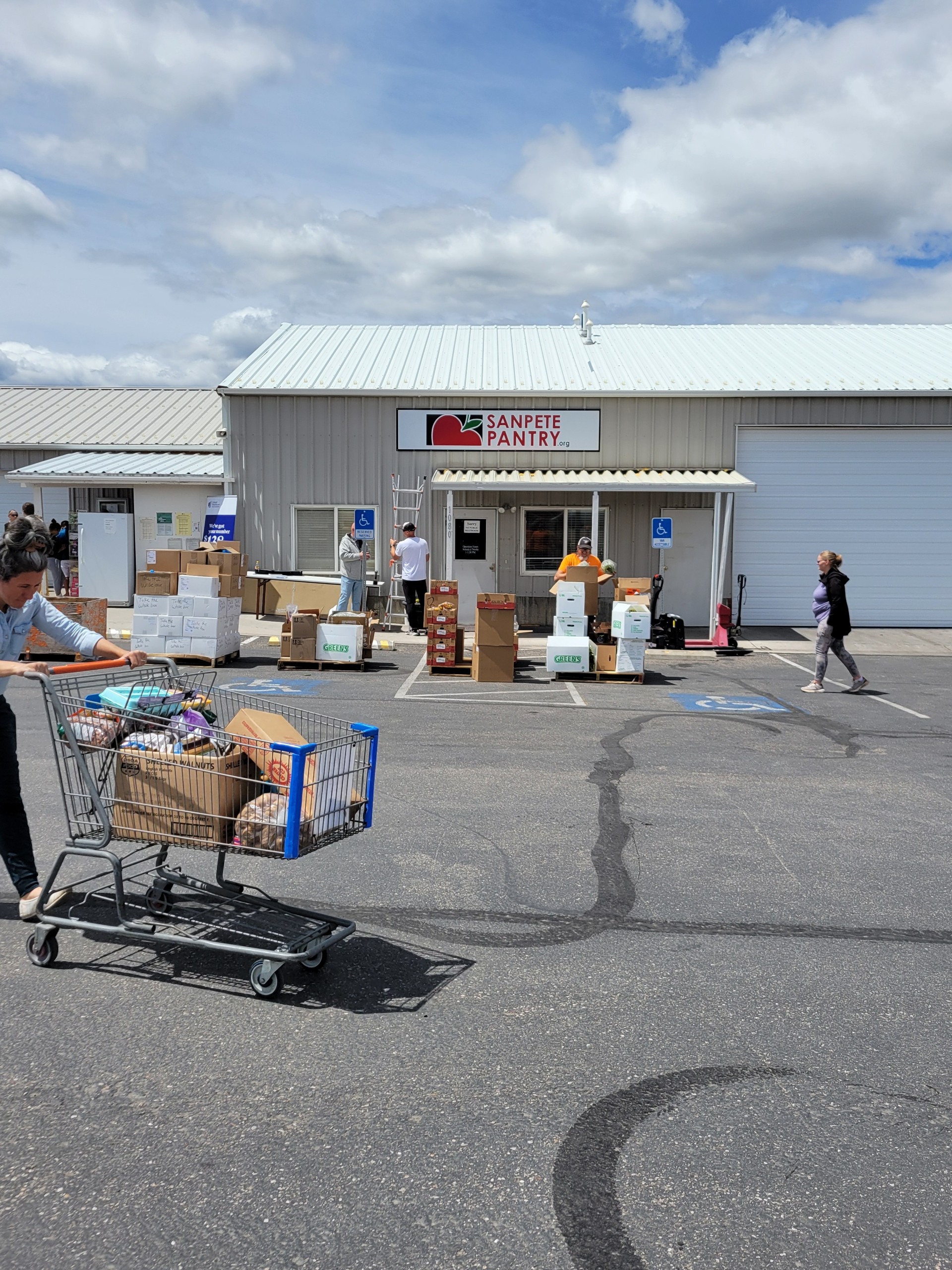 Distributing food at the pantry