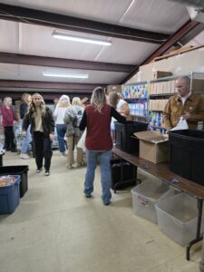 Govenor Cox and Familyu helps with the Kid Packs Program 2 1