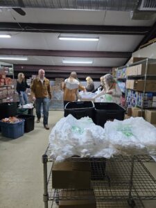 Govenor Cox and Familyu helps with the Kid Packs Program 4 1